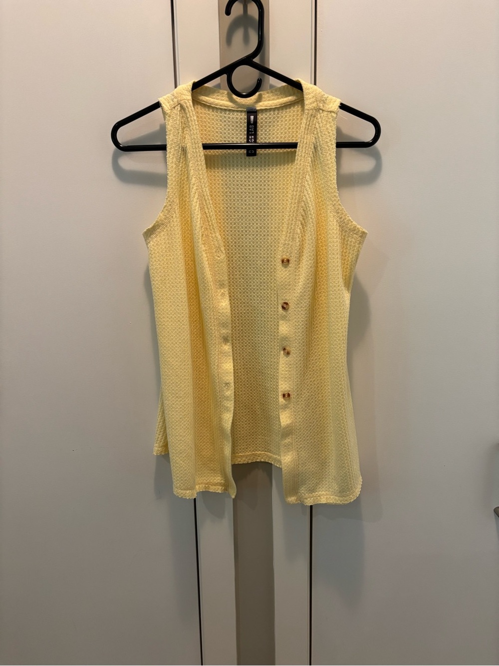 Design Lab Lord & Taylor Pale Yellow Sleeveless Button-Front Knit Top
